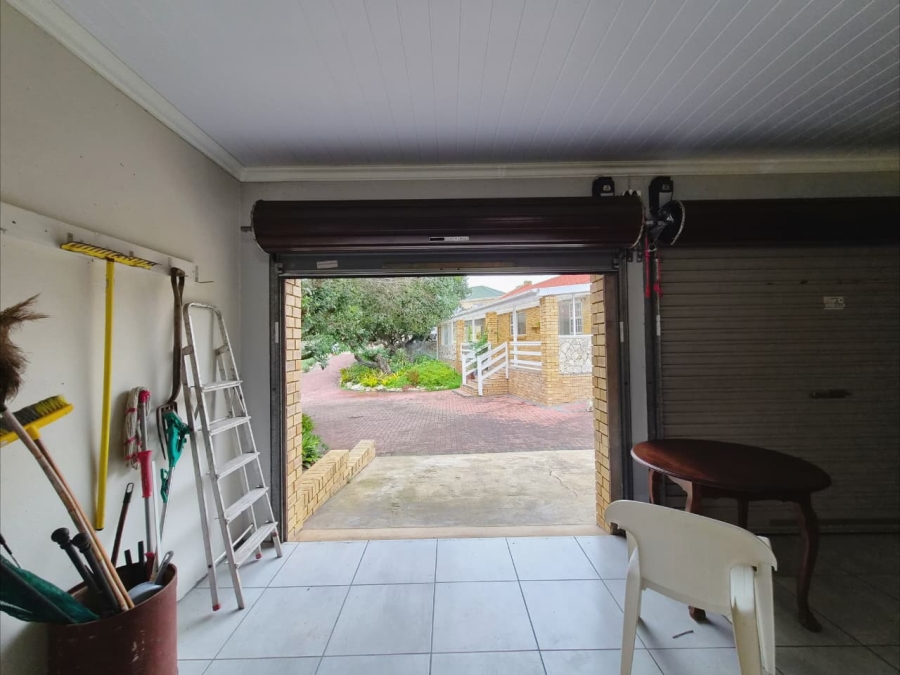 3 Bedroom Property for Sale in Stilbaai Wes Western Cape